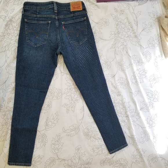 Levis Womes Skinny Jeans - Picture 2 of 2